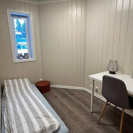 Hus M/anneks I Rolig Byggefelt Feriehus *