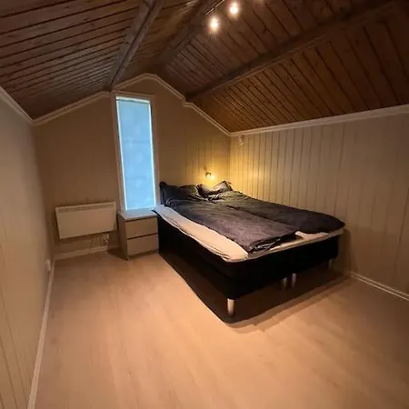 Holiday home Hus M/anneks I Rolig Byggefelt Ulsak