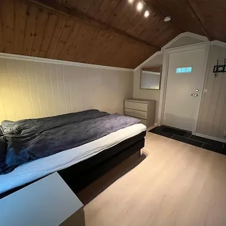 Hus M/anneks I Rolig Byggefelt Ulsak